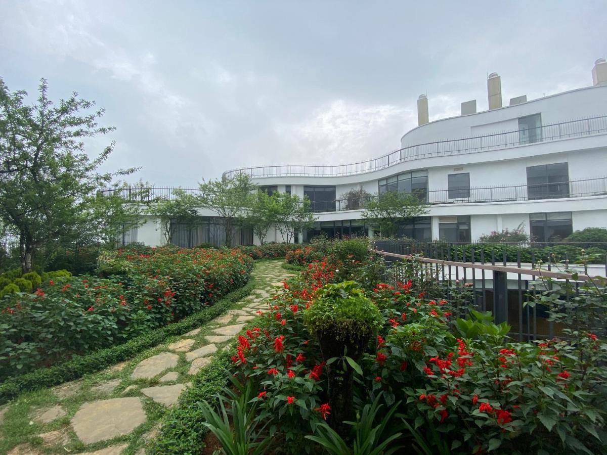 パオス サパ レジャー ホテル エクステリア 写真 The rooftop garden of the museum