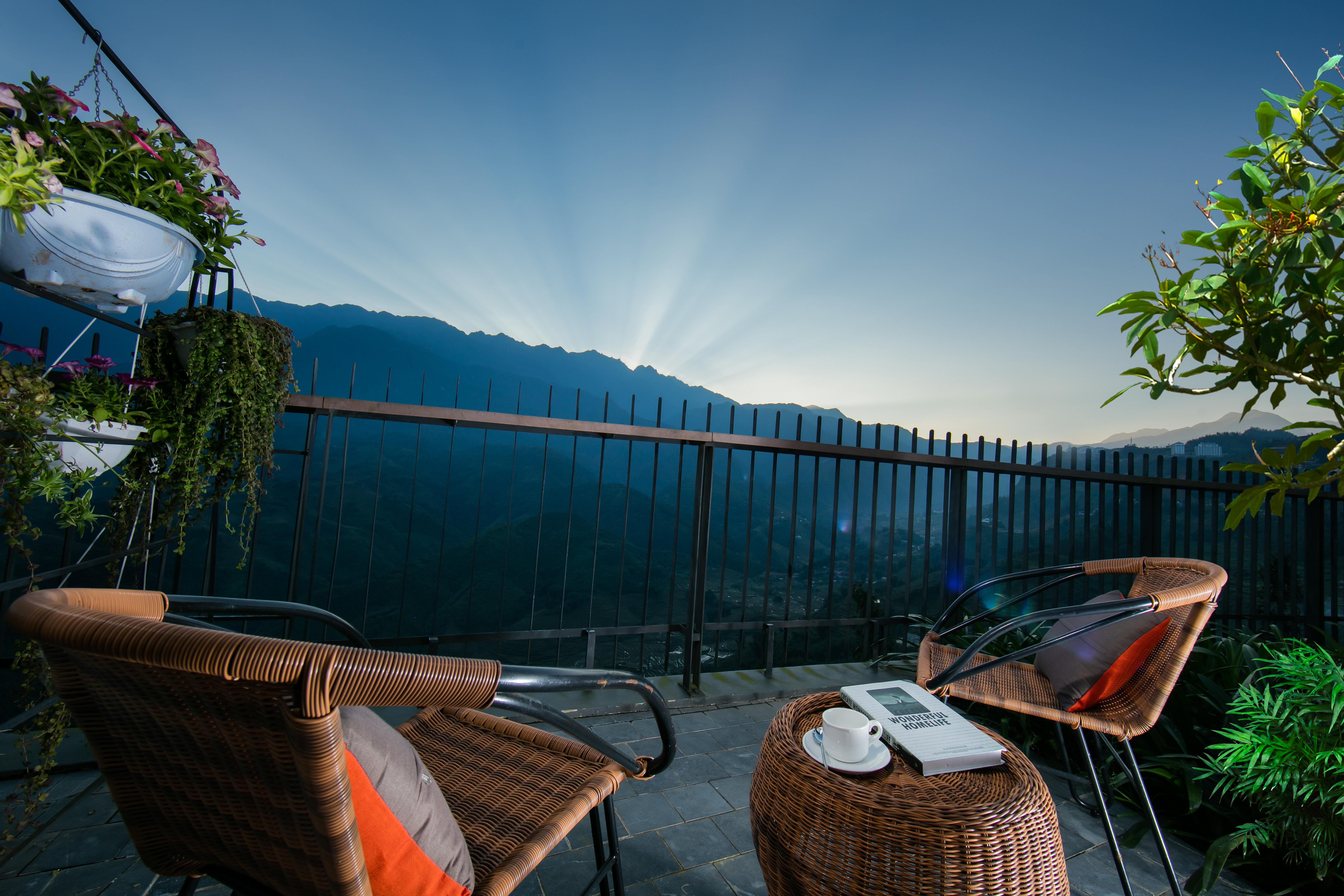 パオス サパ レジャー ホテル エクステリア 写真 View from the balcony of a villa at the resort