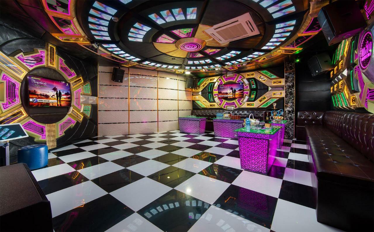 パオス サパ レジャー ホテル エクステリア 写真 The interior of the nightclub