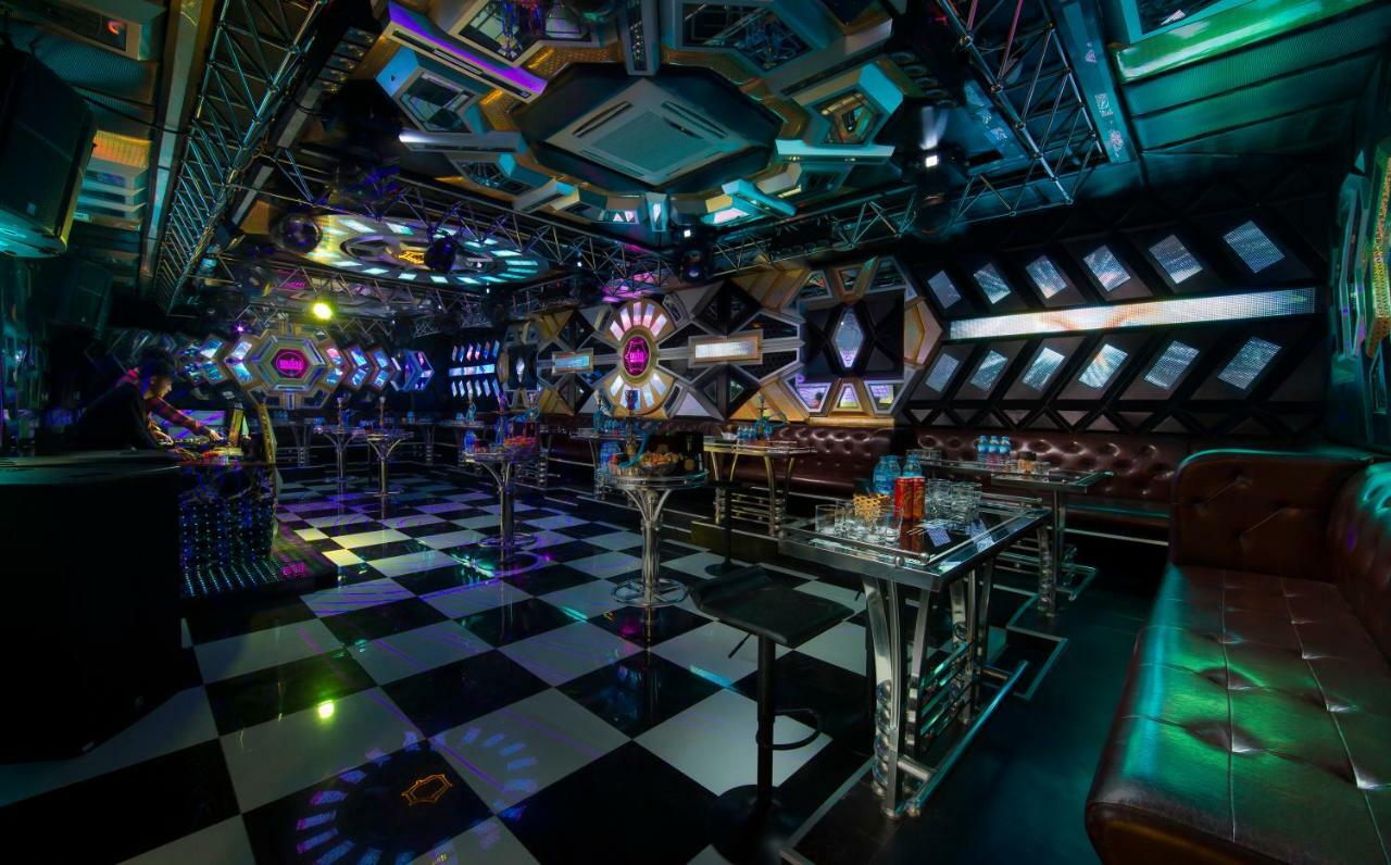 パオス サパ レジャー ホテル エクステリア 写真 The interior of the nightclub